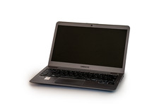 Laptop Samsung Serie 5 Ultrabook mit 120 GB SSD, 8GB RAM, Intel Core I7, Win10