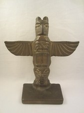 TOTEMPFAHL MESSING INDIANER SKULPTUR FIGUR STATUE BUCHSTÜTZE FLÜGEL ADLER TIERE 