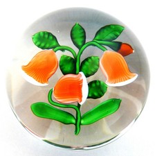 1986 Saint Louis Briefbeschwerer mit Glockenblumemotiv