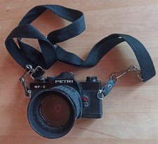 Analoge Spiegelreflexkamera Petri MF-2 mit 2 Objektiven