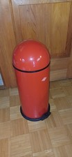 roter Wesco Mülleimer