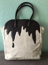 MOSCHINO „Chocolate Dripping