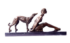 Bronzefigur Mödchen mit dem