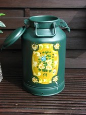 Große alte Milchkanne mit