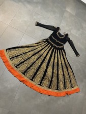 Schwarzes Lehenga mit goldener