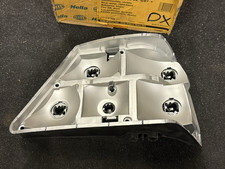 Mercedes W124 Rücklicht Lampenträger Reflektor Halter Rechts HELLA (G553 NEU NOS