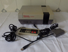 NES Nintendo Entertainment System mit Kontroller und TV Kabel