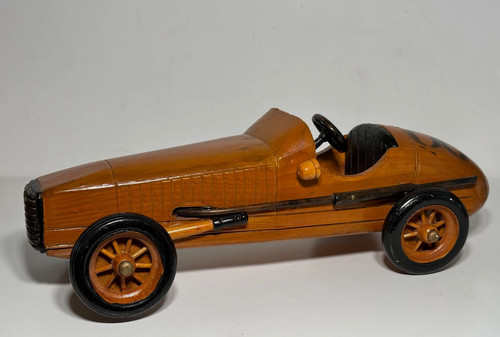 Rennwagen aus lackiertem holz - lackiertem,