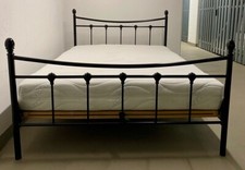 Traumhaftes Bettgestell mit Lattenrost und Matratze (140x200) schwarz Metall