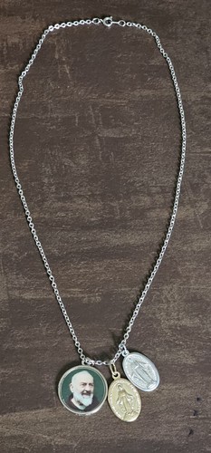 Kette mit heiligen anhängern - heiligen,