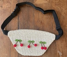 Wunderschöne sommerliche Bauchtasche mit Kirschen Applikation, ca 30 x 16 cm