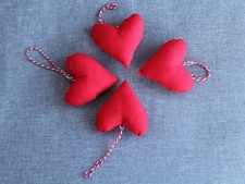 4 Dekoherzen, rote Herzen aus