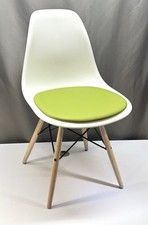 2020 Herman Miller Eames DSW