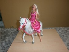 Barbie Pferd DHB68 mit Barbie