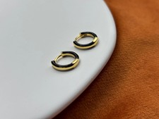 Schwarze Kreis Creolen, golden