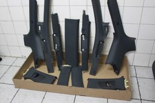 schwarze ABCD Säulen