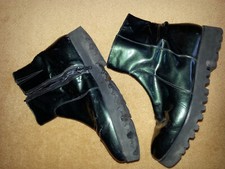 Vibram Stiefeletten Boots Gr. 37 dunkelgrün metallic Lack Gothic