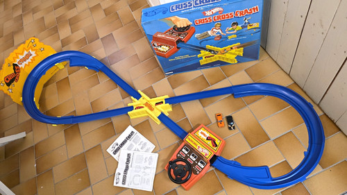 Hot wheels criss - criss, cross