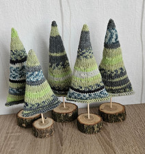Weihnachtsdeko 5 gestrickte Tannenbäume grüne graue Töne Handarbeit Winterdeko