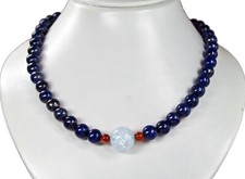 Halskette aus Edelsteinen