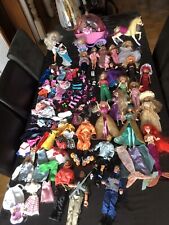 Barbie u. noch andere verschiedene Figuren Anziehsachen Teil v. 1958/66 aufwärts