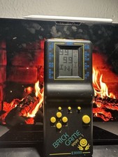 Retro Handheld: Brick Game