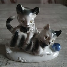 Wagner & Apel Porzellan Figur Katzenpaar mit Ball Retro Tier Sammelfigur Vintage