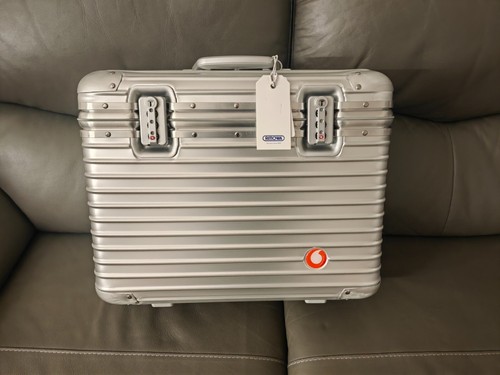 Rimowa vodafone - x,