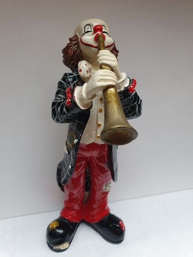 Musizierende clown figur mit - musizierende, clown-figur