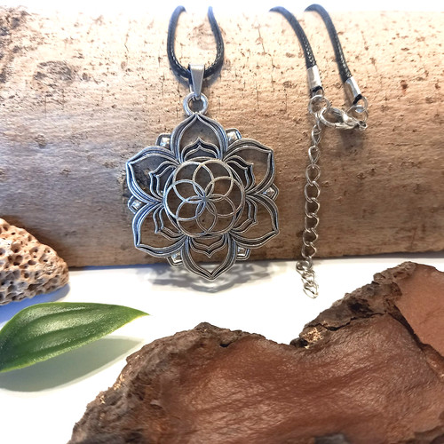 Halskette mit anhänger blume - mit,