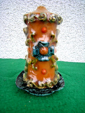 alte schöne Reliefkerze.Farbe