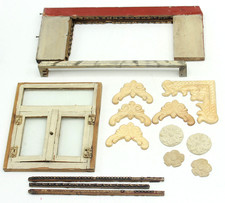 Alte PUPPENSTUBEN Puppenhaus 15tlg. Ersatzteile Fenster Bordüren Ornamente