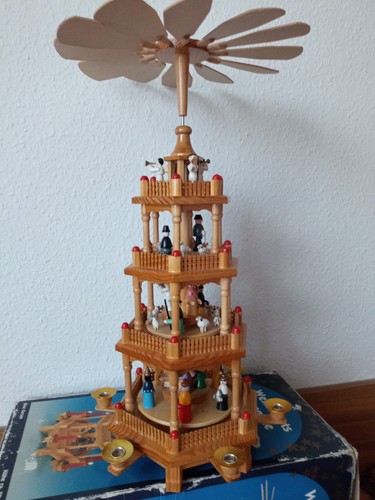 Weihnachtspyramide stöckig - weihnachtspyramide,