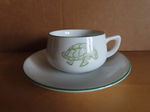 Kleine tasse mit - mit, untertasse