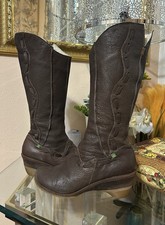 El Naturalista Dark Brown