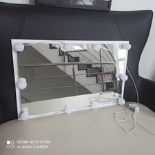 großer Schminkspiegel mit LED Beleuchtung 79 x 51 cm