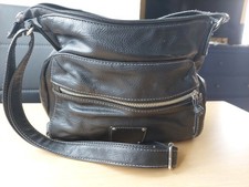 s.Oliver Umhängetasche ,Handtasche, Beuteltasche  schwarz Kunstleder