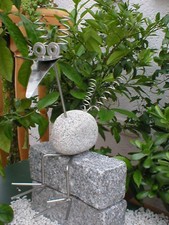 Lustiger vogel aus granitstein - vogel,