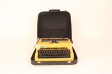 Erika Kofferschreibmaschine Reiseschreibmaschine gelb orange 70er Jahre vintage