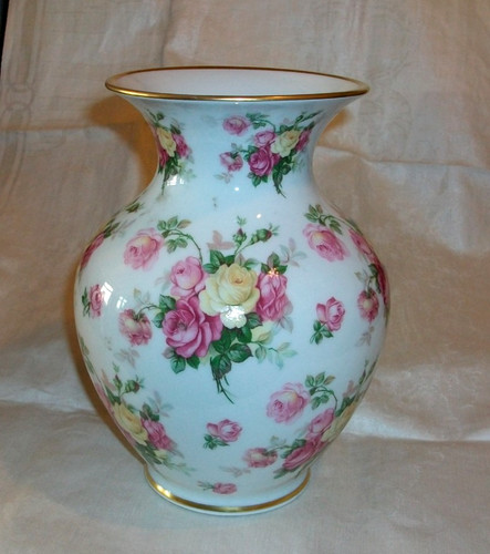 Vase mit üppigen rosendekor - mit,