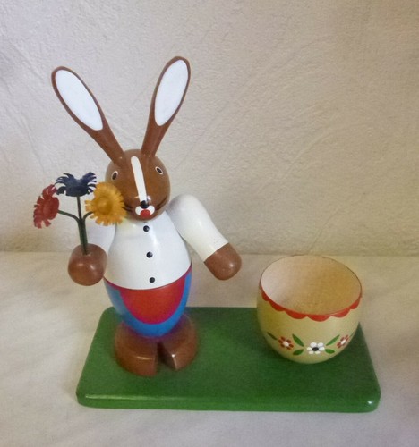 Osterhase mit eierbecher - osterhase,