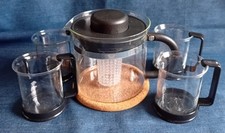 BODUM  Jasmine Set - Teekanne mit Korkuntersatz & 4 Gläser - Design C. Jörgensen
