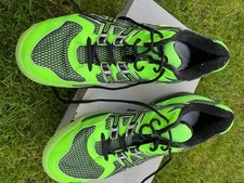 ASICS Hallenschuhe, Größe 42.5, Glatte Sohle, Neon Grün Black