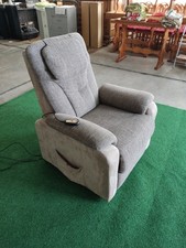 Seniorensessel mit Liegefunktion und Aufstehhilfe - elektrisch - kaum genutzt