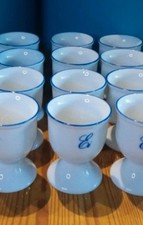 Eierbecher, Porzellan Weiß mit blauem Rand Ei