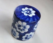 Porzellandose blau weiß mit - porzellandose, blau-weiß