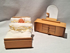 ältere Puppenstube Möbel Bett Frisierkommode Edi-Püppchen