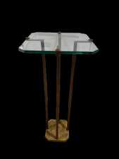 Minimalistischer Sockel