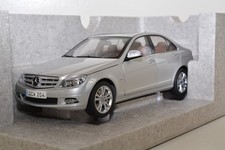 MERCEDES-BENZ C-KLASSE W204 SEDAN IRIDIUMSILVER 1:18 AUTOART DEALER VERY RARE