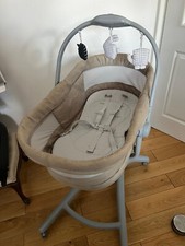 Chicco Baby Hug 4 in 1 Stubenwagen mit integriertem Spielbogen & Mahlzeit Set 